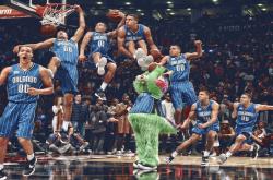 包含马德里竞技季后赛大胜广州队，爱德华兹砍下5记关键球，全场沸腾的词条